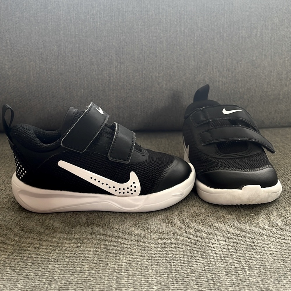 Nike toddler onni sneakers size 6C